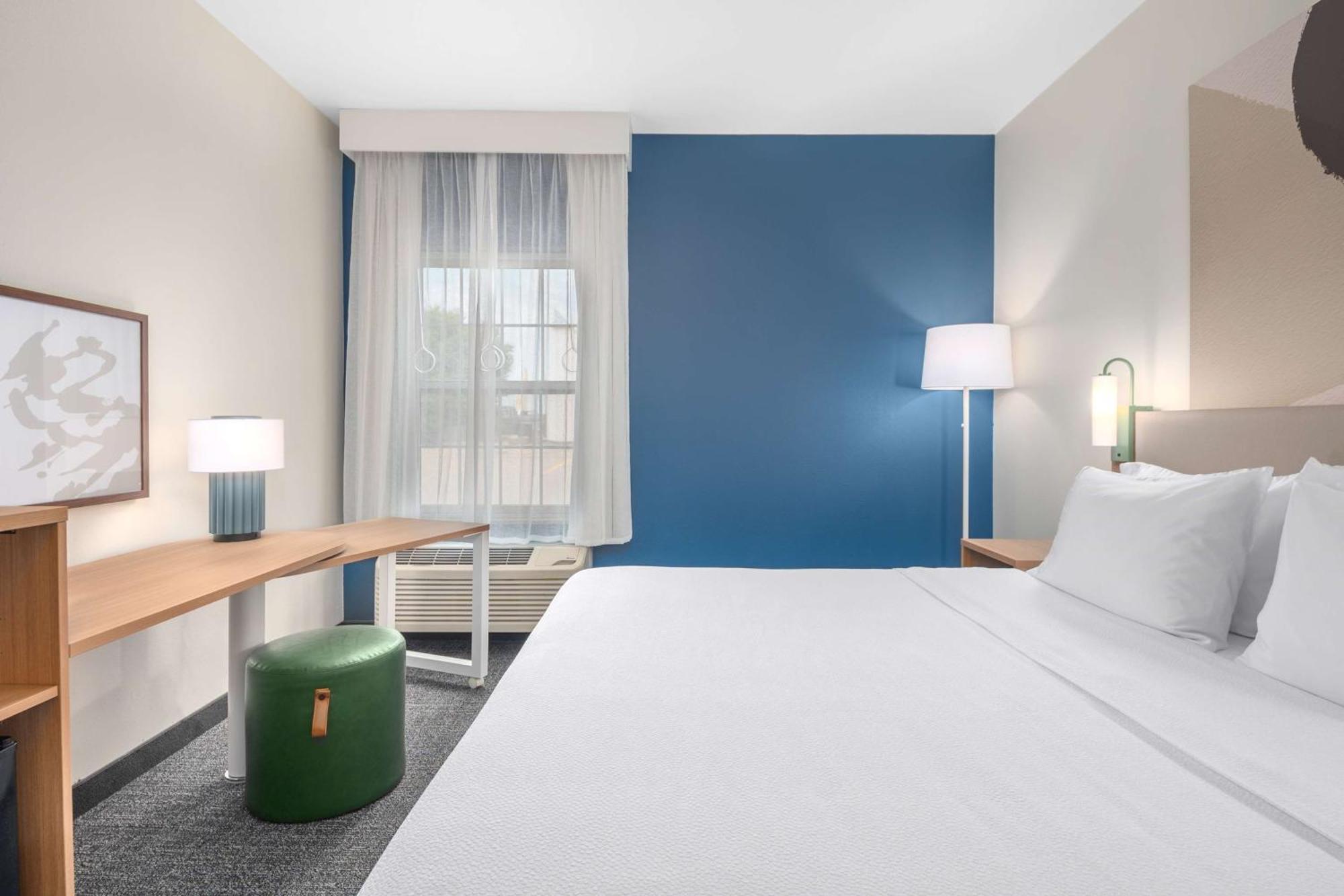 Spark By Hilton Minot Bagian luar foto