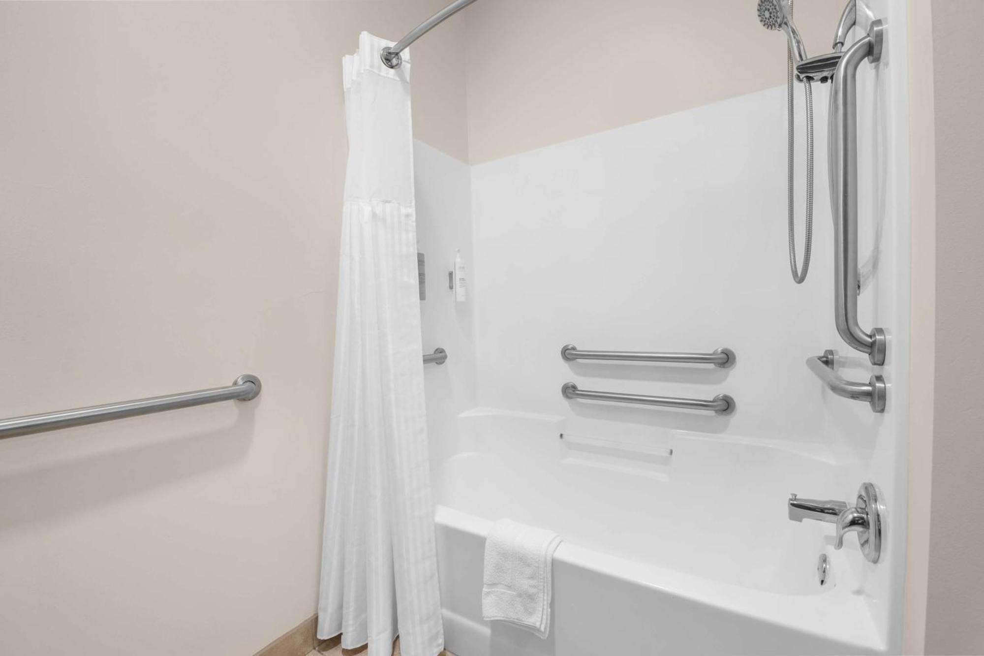 Spark By Hilton Minot Bagian luar foto